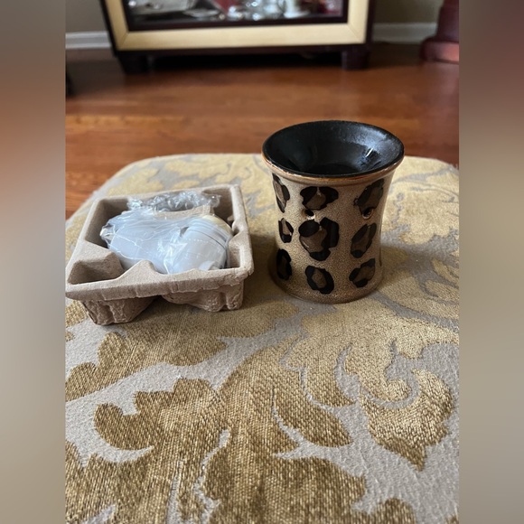 Leopard Scentsy Wall Plug Warmer🐆💡✨ - Picture 2 of 8